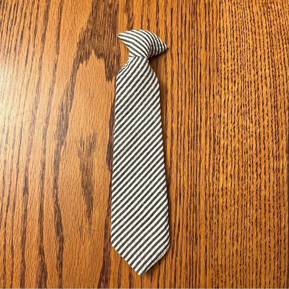 Necktie toddler boys 10.5in gray and white seersucker stripes